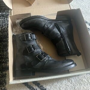 FRYE boots 8.5 NEW IN BOX
